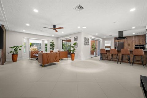 House in Sarasota, Florida 4 bedrooms, 176.42 sq.m. № 2393664 - photo 10