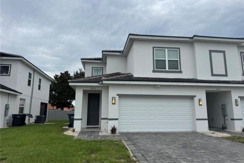Townhouse in Kissimmee, Florida 5 bedrooms, 201.78 sq.m. № 2100910