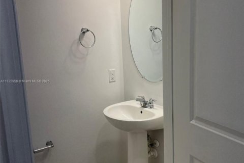 Townhouse in West Palm Beach, Florida 3 bedrooms, 152.73 sq.m. № 1799061 - photo 12