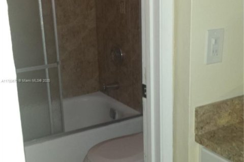Copropriété à vendre à Miami, Floride: 2 chambres, 89.93 m2 № 1862811 - photo 11