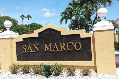Copropriété à vendre à Miami, Floride: 2 chambres, 89.93 m2 № 1862811 - photo 1