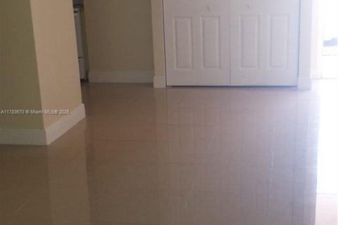 Copropriété à vendre à Miami, Floride: 2 chambres, 89.93 m2 № 1862811 - photo 9