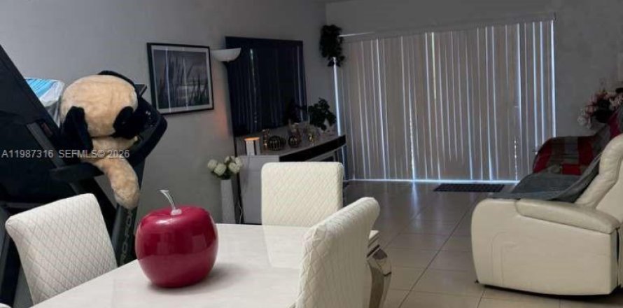 Condo à Hialeah, Floride, 2 chambres  № 2240280