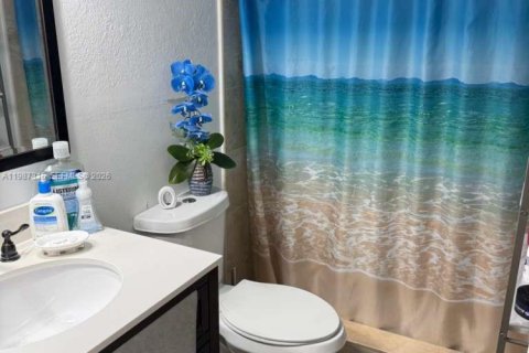 Copropriété à vendre à Hialeah, Floride: 2 chambres, 99.41 m2 № 2240280 - photo 3