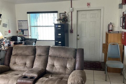 Casa en venta en Miami, Florida, 4 dormitorios, 127.18 m2 № 2034694 - foto 16