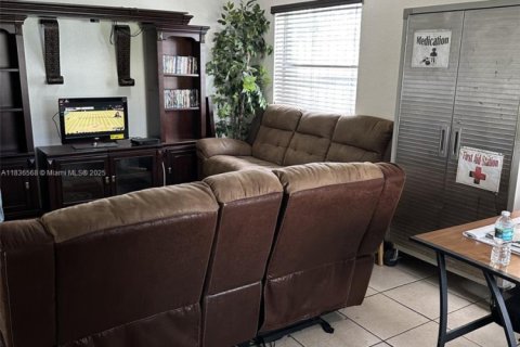 Casa en venta en Miami, Florida, 4 dormitorios, 127.18 m2 № 2034694 - foto 15