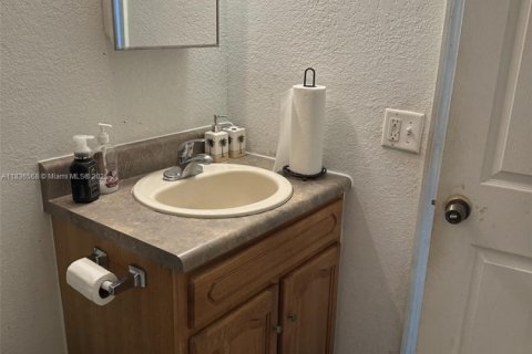 Casa en venta en Miami, Florida, 4 dormitorios, 127.18 m2 № 2034694 - foto 23