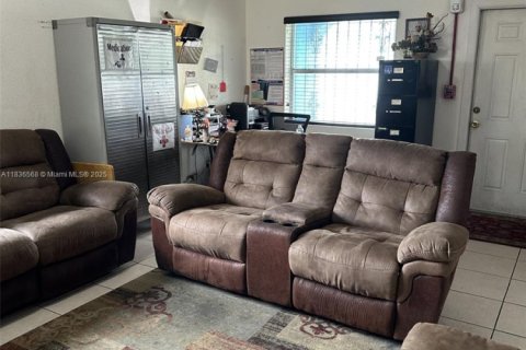 Casa en venta en Miami, Florida, 4 dormitorios, 127.18 m2 № 2034694 - foto 19