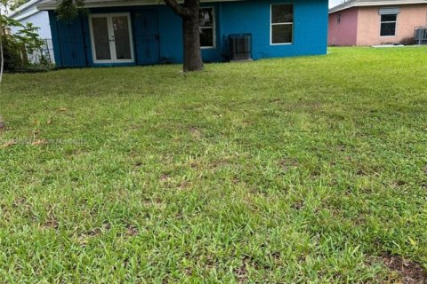 Casa en venta en Miami, Florida, 4 dormitorios, 127.18 m2 № 2034694 - foto 13