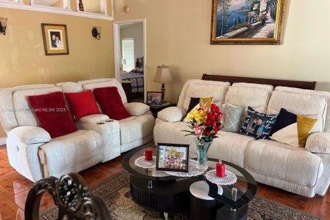 House in Miami, Florida 3 bedrooms, 112.5 sq.m. № 1809099 - photo 8
