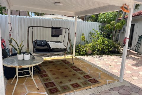 House in Miami, Florida 3 bedrooms, 112.5 sq.m. № 1809099 - photo 6