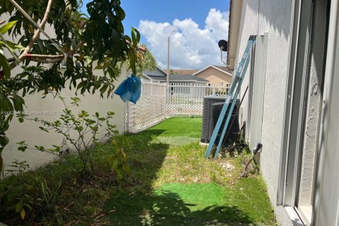 House in Miami, Florida 3 bedrooms, 112.5 sq.m. № 1809099 - photo 4