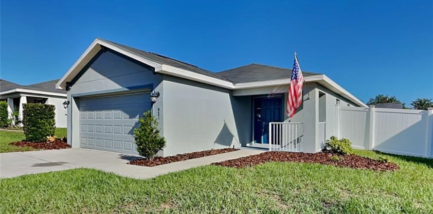 House in Haines City, Florida 3 bedrooms, 127.28 sq.m. № 2383441