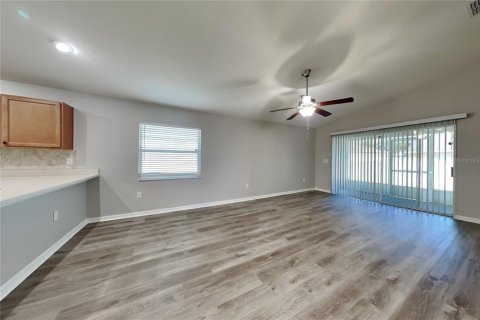 House in Haines City, Florida 3 bedrooms, 127.28 sq.m. № 2383441 - photo 3