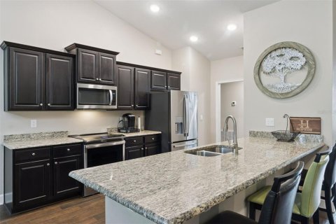 House in Auburndale, Florida 4 bedrooms, 237.18 sq.m. № 2092683 - photo 8