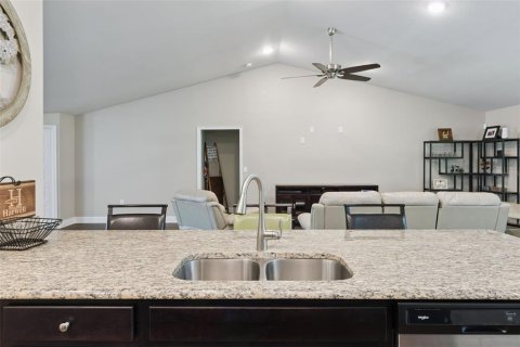 House in Auburndale, Florida 4 bedrooms, 237.18 sq.m. № 2092683 - photo 9
