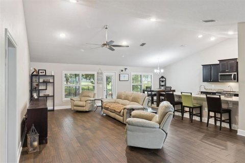 House in Auburndale, Florida 4 bedrooms, 237.18 sq.m. № 2092683 - photo 6