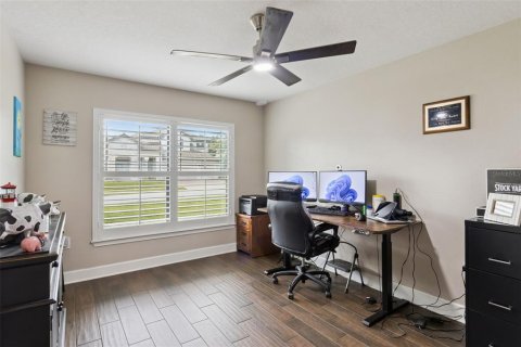 House in Auburndale, Florida 4 bedrooms, 237.18 sq.m. № 2092683 - photo 15