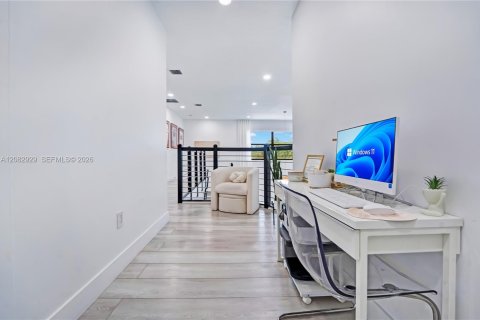House in Miami Lakes, Florida 5 bedrooms, 283.35 sq.m. № 2346955 - photo 29