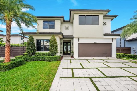 Casa en Miami Lakes, Florida 5 dormitorios, 283.35 m2 № 2346955
