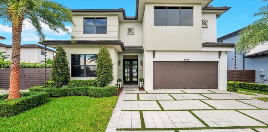 House in Miami Lakes, Florida 5 bedrooms, 283.35 sq.m. № 2346955