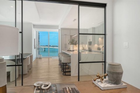 Condo in Sarasota, Florida, 3 bedrooms  № 2121182 - photo 1