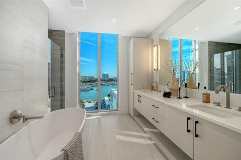 Condo in Sarasota, Florida, 3 bedrooms  № 2121182 - photo 5