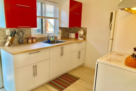 Immobilier commercial à vendre à Miami, Floride: 154.59 m2 № 1867924 - photo 6