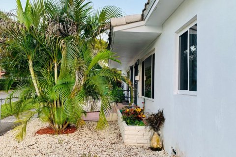 Immobilier commercial à vendre à Miami, Floride: 154.59 m2 № 1867924 - photo 2