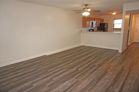 Condo in Punta Gorda, Florida, 2 bedrooms  № 2393732 - photo 5
