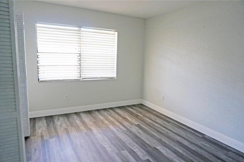 Condo in Punta Gorda, Florida, 2 bedrooms  № 2393732 - photo 11