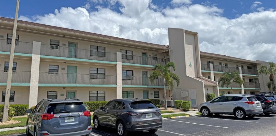 Condo in Punta Gorda, Florida, 2 bedrooms  № 2393732