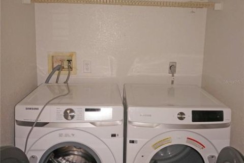 Condo in Punta Gorda, Florida, 2 bedrooms  № 2393732 - photo 10