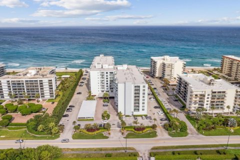 Condo in Palm Beach, Florida, 1 bedroom  № 1098681 - photo 1