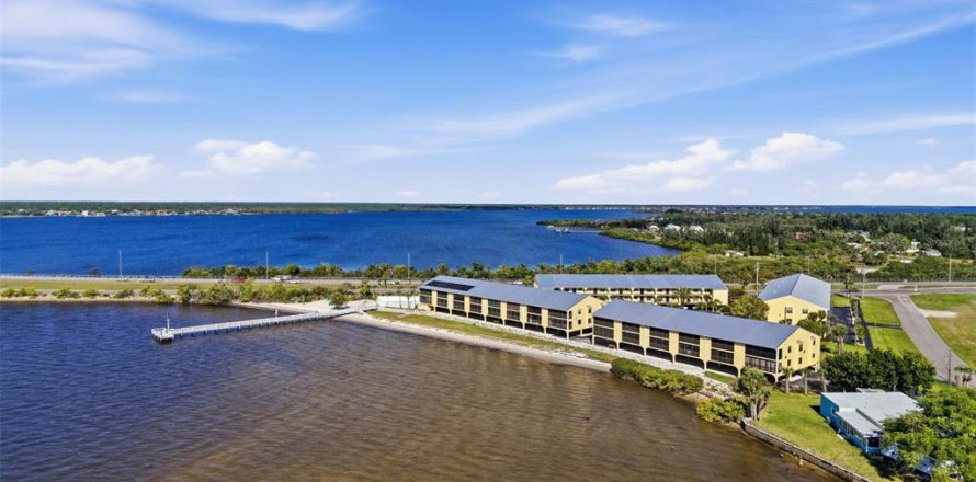 Condo à Port Charlotte, Floride, 2 chambres № 2215328