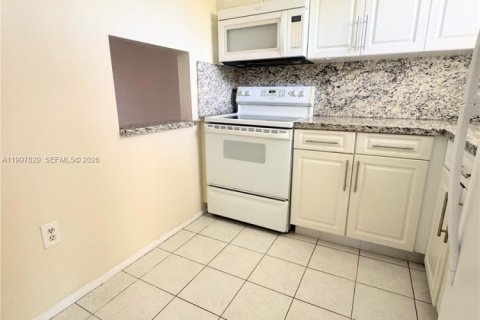 Снять в аренду кондоминиум в Санрайз, Флорида 1 спальня, 59.46м2, № 2060407 - фото 2