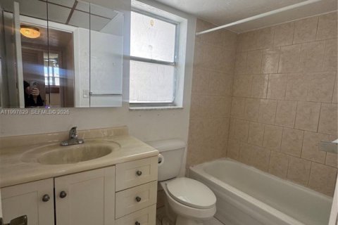 Снять в аренду кондоминиум в Санрайз, Флорида 1 спальня, 59.46м2, № 2060407 - фото 11