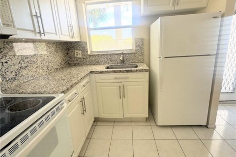 Снять в аренду кондоминиум в Санрайз, Флорида 1 спальня, 59.46м2, № 2060407 - фото 4