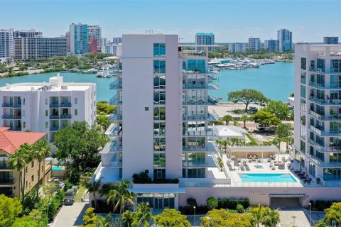 Condo in Sarasota, Florida, 3 bedrooms № 2167195 - photo 2
