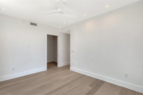 Condo in Sarasota, Florida, 3 bedrooms № 2167195 - photo 23