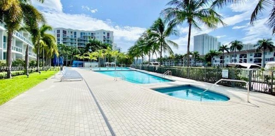 Studio à Condo à Aventura, Floride № 2168788