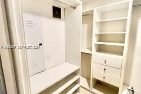 Copropriété à louer à Aventura, Floride: 72.37 m2 № 2168788 - photo 15