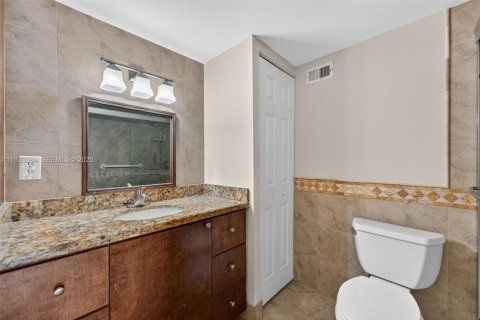 Condo in Hallandale Beach, Florida, 1 bedroom  № 1991221 - photo 8