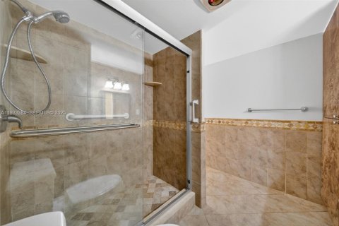 Condo in Hallandale Beach, Florida, 1 bedroom  № 1991221 - photo 9