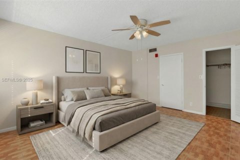 Condo in Hallandale Beach, Florida, 1 bedroom  № 1991221 - photo 13
