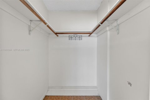 Condo in Hallandale Beach, Florida, 1 bedroom  № 1991221 - photo 14