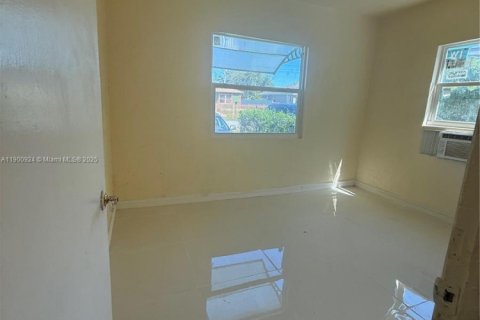 Casa en alquiler en Miami, Florida, 3 dormitorios, 74.69 m2 № 2012118 - foto 14