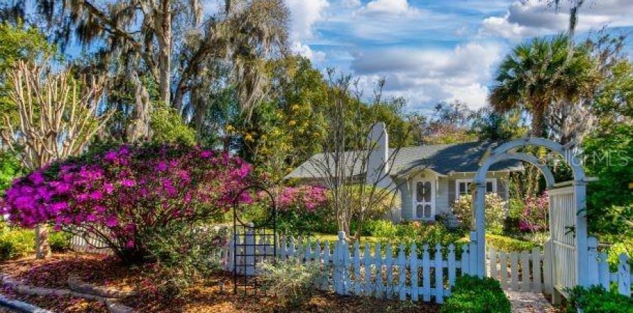House in Mount Dora, Florida 1 bedroom, 91.79 sq.m. № 1517975