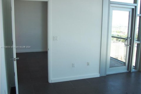 Condo in Miami, Florida, 1 bedroom  № 1812276 - photo 16