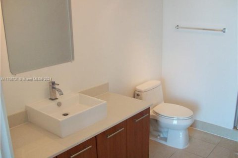 Condo in Miami, Florida, 1 bedroom  № 1812276 - photo 13